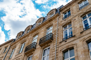 Fototapeta na wymiar Old residential buildings in Bordeaux in France