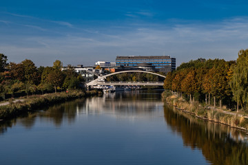 Fototapeta na wymiar Brücke am Mittellandkanal Hannover