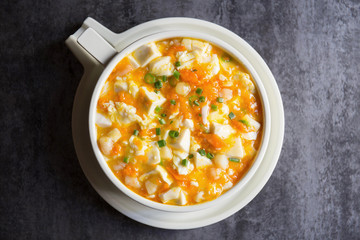 Stewed tofu with fresh tomato