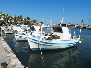 Fototapeta na wymiar Kleine Fischerboote im Hafen Kos