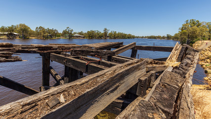 Fototapeta na wymiar The historic wharf at Morgan on the Murray River in South Australia