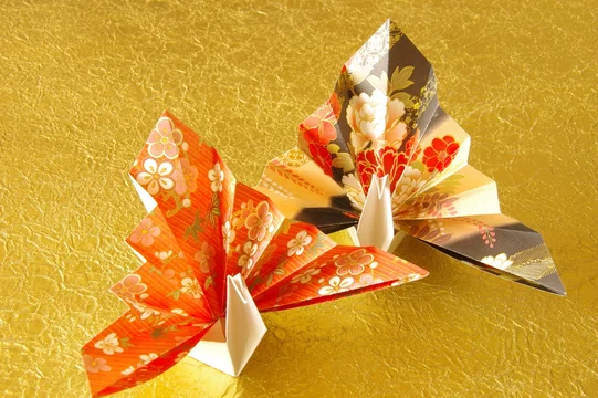 折り鶴 折り紙 飾り鶴 祝い鶴 和柄 着物柄 Origami Crane Stock Photo Adobe Stock