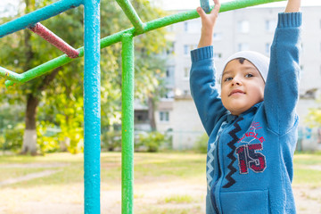 Fototapeta premium boy hanging on the Playground