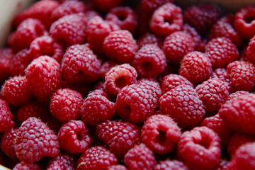 fruit, raspberry, food, berry, red, ripe, sweet, raspberries, strawberry, fresh, berries, healthy, dessert, fruits, organic, diet, juicy, delicious, closeup, freshness, natural, wild, nature, texture,