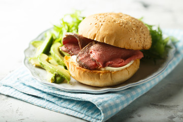 Burger with roast beef and lime sauce