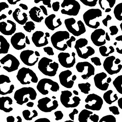 Seamless black and white leopard pattern. Animal skin grunge texture. Vector illustration.