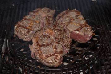 Fleisch auf dem Grill 