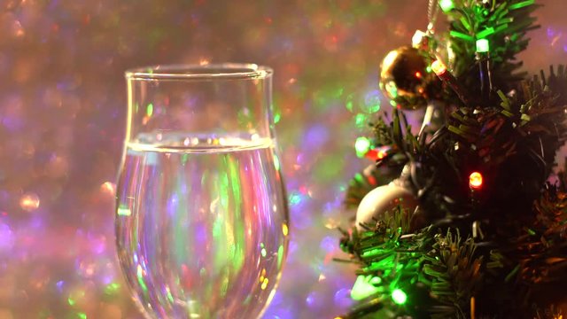 クリスマスツリーとワイングラス