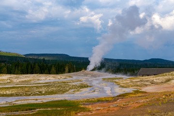 old faithful geyser in yellowstone national park