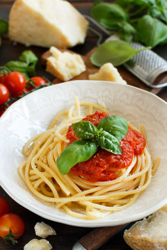 Spaghetti pasta with tomato sauce