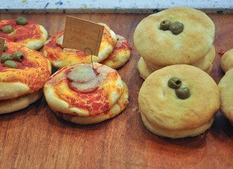 pizzette (small pizza) baked food