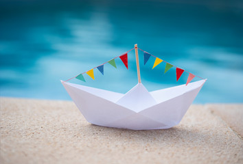 Poolparty Paper Boat