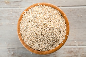 Raw quinoa seeds in a bowl