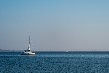 Fototapeta premium sailboat close to shore