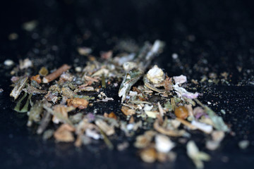 The clary sage is in the dried state very well as a spice for smoking meat and fish
