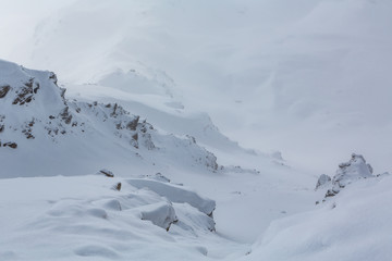 Verschneite Gipfellandschaft im Nebel - Parpaner Rothorn, Lenzerheide, Schweiz