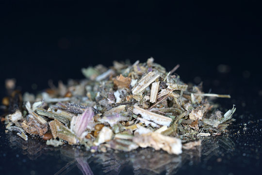 The clary sage is in the dried state very well as a spice for smoking meat and fish
