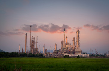 Fototapeta na wymiar Oil refinery at twilight