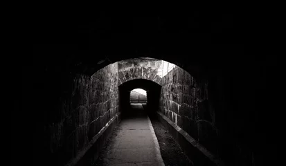 Photo sur Aluminium Tunnel Ancien tunnel de pierre souterrain effrayant. Lieux d& 39 Halloween