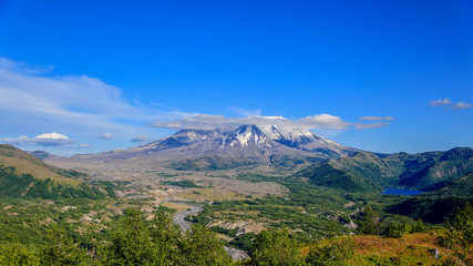 Scenic view on Mt St Helens from Castle Lake viewpoint