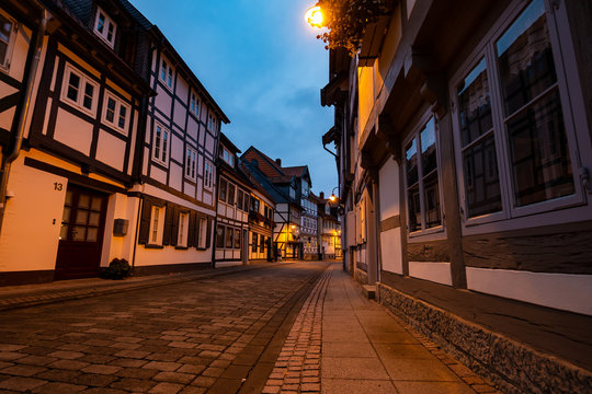Krumme Strasse Wolfenbuettel blaue Stunde 