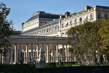Fototapeta na wymiar Jardin du Palais Royal à Paris, France