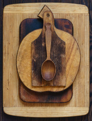 Wooden cutting boards of various sizes and shapes
