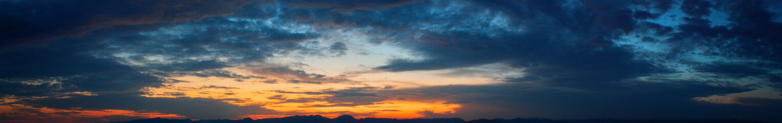 Himmel bei Abenddämmerung