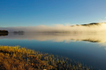 Obraz premium Fog on Lake at sunrise 