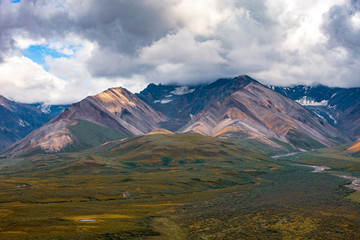 Fototapeta premium Amazing view of landscape mountain in Alaska. Indescribable beauty of nature!