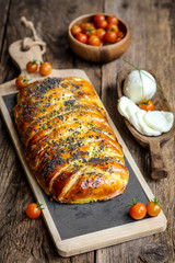 tresse feuilletée thon mozzarella tomates