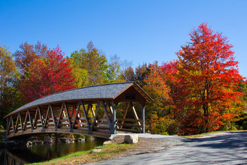 Fall colors in Sunapee, New Hampshire. - obrazy, fototapety, plakaty