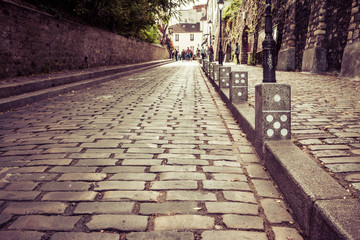 rue pavée de montmartre