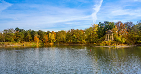 Herbslandschaft am See