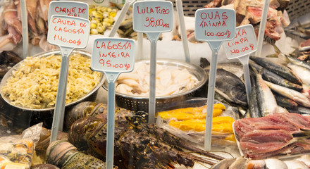 Peixes e crustáceos no mercado
