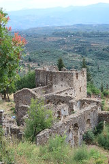 Fototapeta na wymiar Ruins of old castle in abandoned city Mystras, Greece
