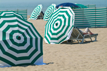 parasol plage ete vacances couleur vert loisir detente