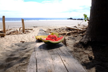 Costa Rica Palmen Natur Strand Meer Blau weiß grün Wassermelone Obst