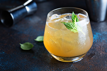 Apple cider cocktail