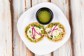 Comida mexicana sopes de jaiba delicioso