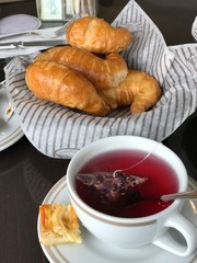 Croisant and tea