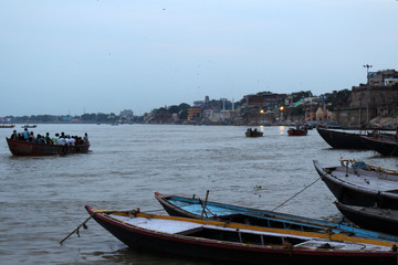 Translation: The scenery of Varanasi's ghats by the Ganges.