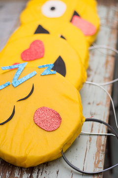 Emojis para las fiestas de color amarillo