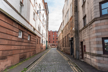 Fototapeta na wymiar narrow street in edinburgh