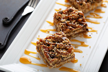 Caramel pecan bars