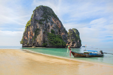 Obraz premium Long boat and tropical beach, Andaman Sea, Thailand
