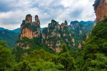 Fototapeta na wymiar Sandstone mountains viewed from the trail from the 10 Mile Natural Gallery to Tianzi Mountain. Wulingyuan Scenic Area, Zhangjiajie, Hunan, China.