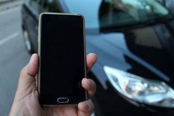 Smartphone in una mano