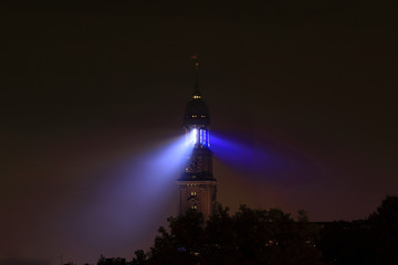 Turm des Hamburger Michel in der Nacht