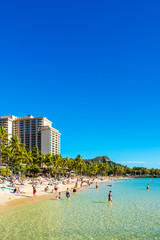 Naklejka premium HONOLULU, HAWAII - FEBRUARY 16, 2018: View of the Waikiki beach. Copy space for text. Vertical.